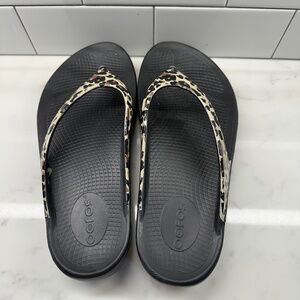 Oofos Sandals CHEETAH PRING SIZE 8 - WORN TWICE